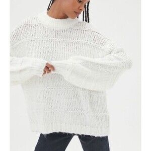 Urban Outfitters Blythe Sweater Womens Medium Ivory Oversized Chunky Slouchy